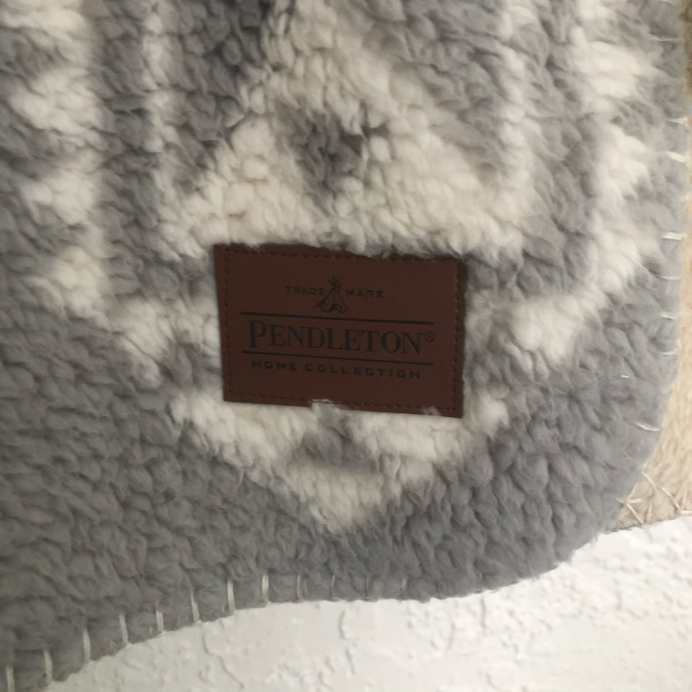 Pendleton Cozy Boho Sherpa Fleece Blanket Throw - Picture 5 of 6